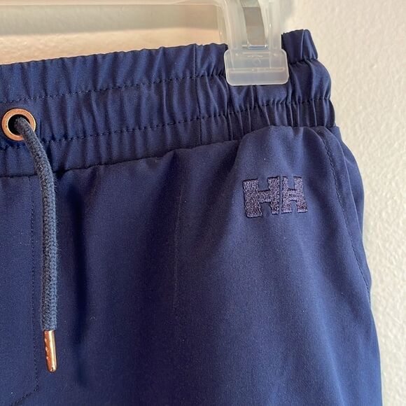 EXCELLENT CONDITION WOMEN’S MEDIUM HELLY HANSEN 3” SHORTS - Picture 3 of 5